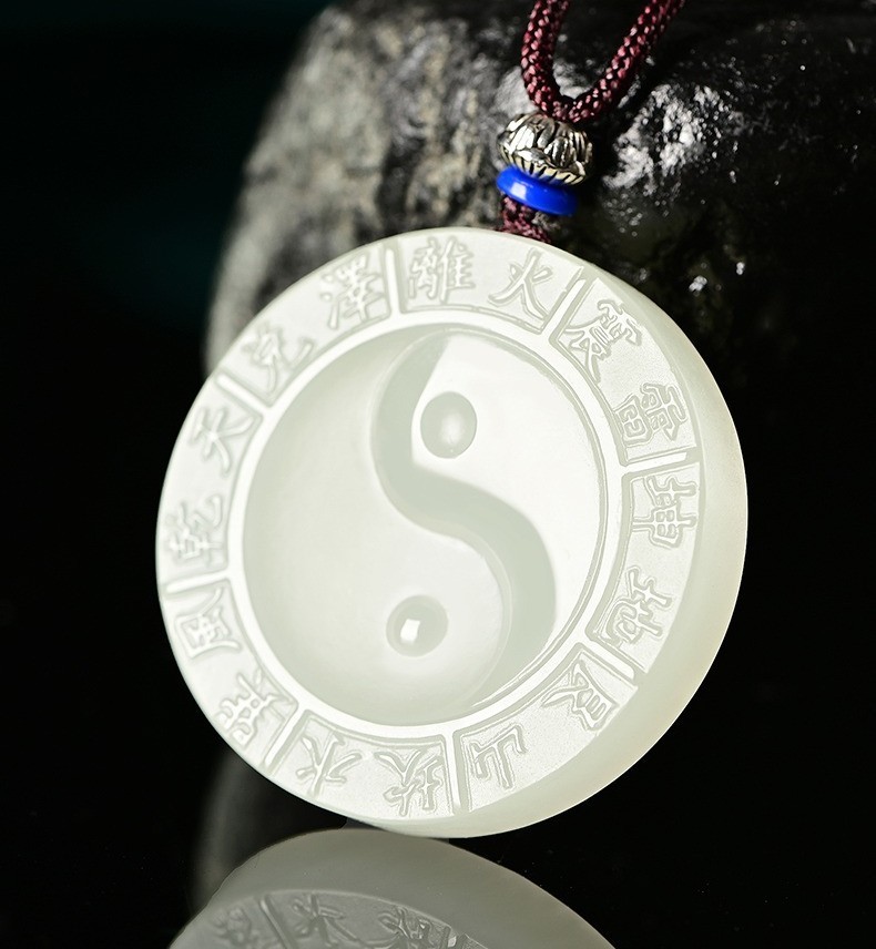 和田玉太极八卦玉吊坠
