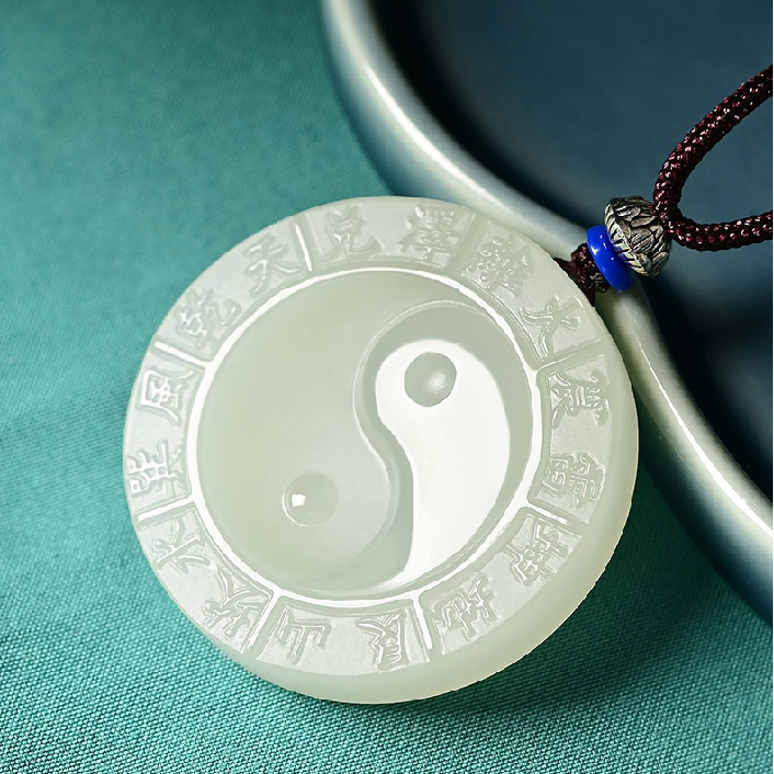 和田玉太极八卦玉吊坠