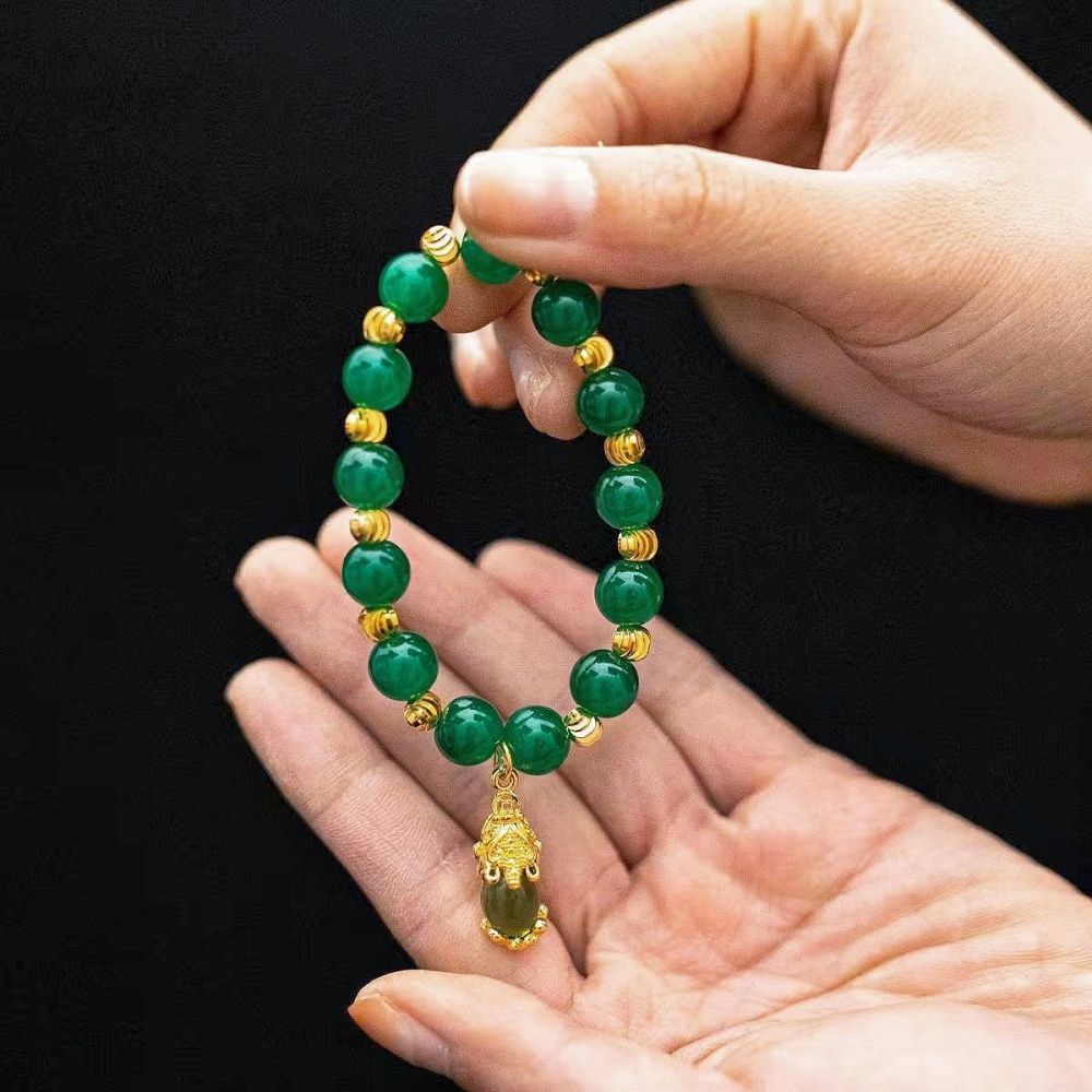 Pi Xiu - Chinese Lion Green Chalcedony Beaded Bracelet