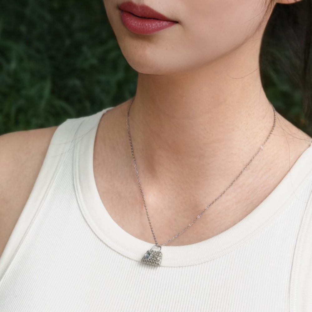 Jade Pendant Showcase Necklace