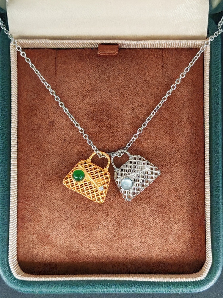 Jade Pendant Showcase Necklace