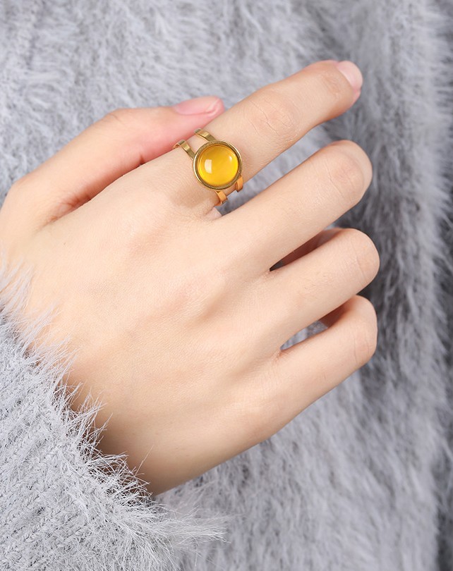 水晶玛瑙圆形开口金色钛钢戒指