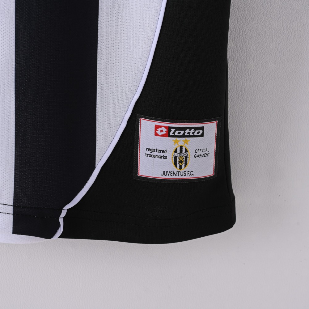 2002/03 Juventus Retro Jersey Home Replica