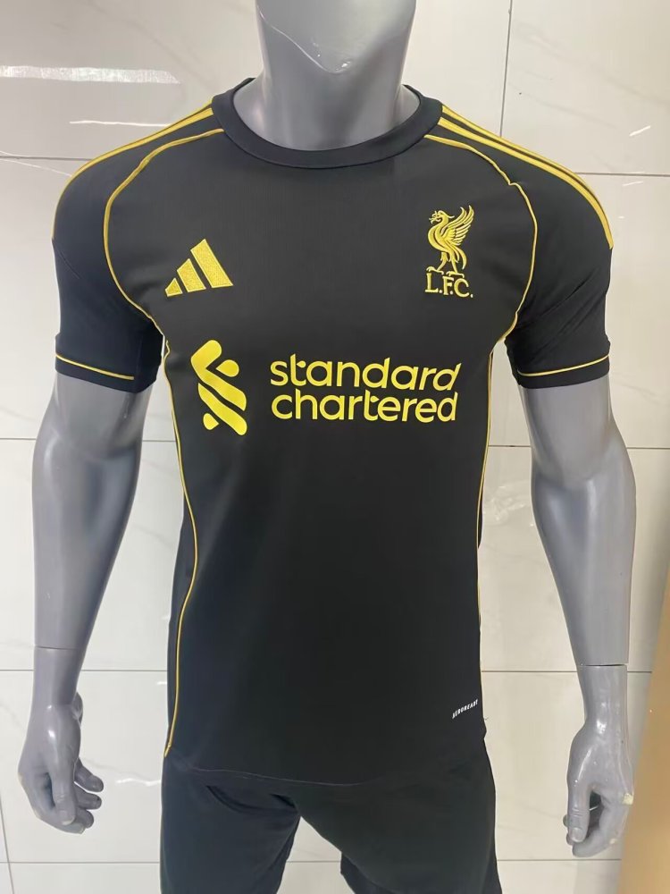 2025/26 Liverpool Black Short Sleeve Soccer Training Uniform