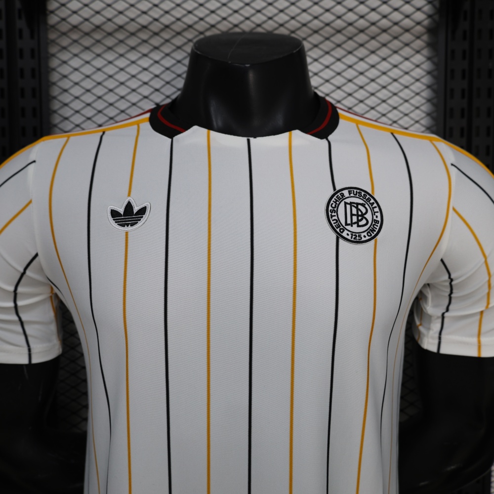 2026/27 Newcastle Retro Casual Short Sleeve Player Version Football Jersey