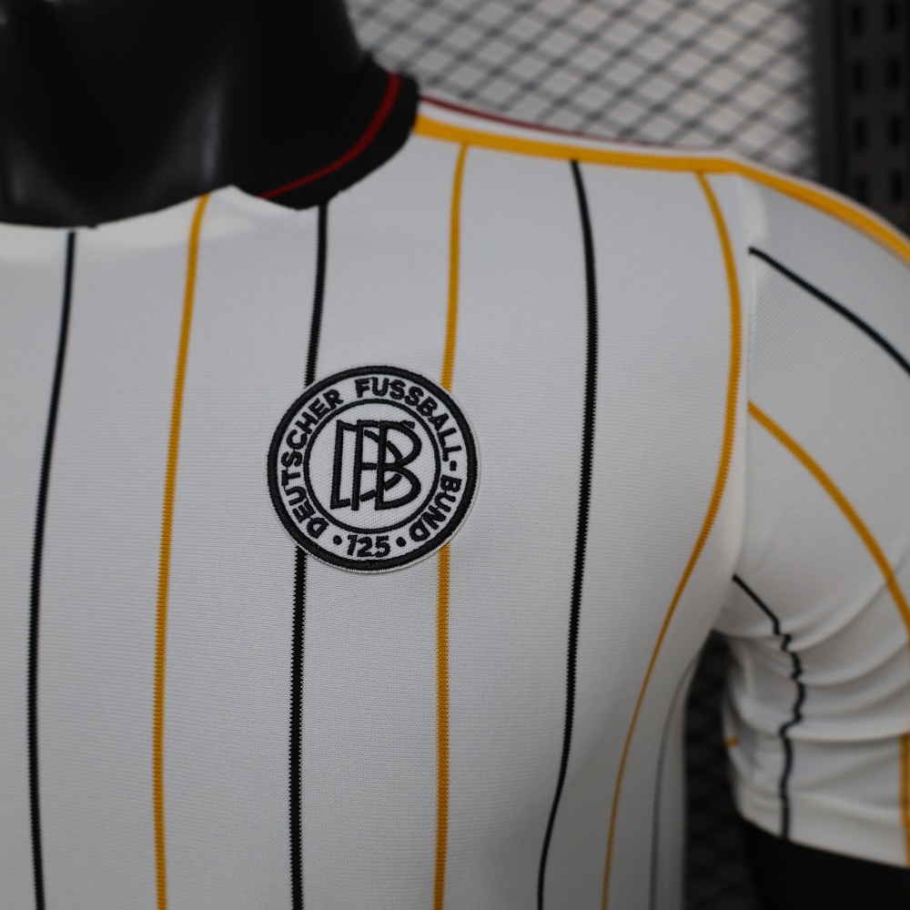 2026/27 Newcastle Retro Casual Short Sleeve Player Version Football Jersey