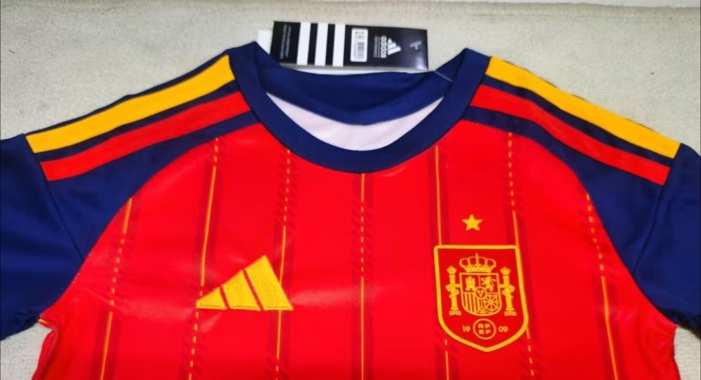2026/27 Kids Spain Home Fan Edition World Cup Football Jersey