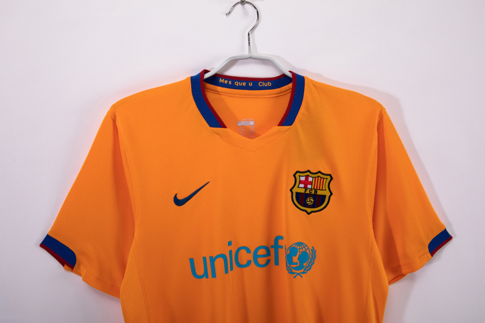 2006/07 Barcelona Retro  Away Soccer Jersey