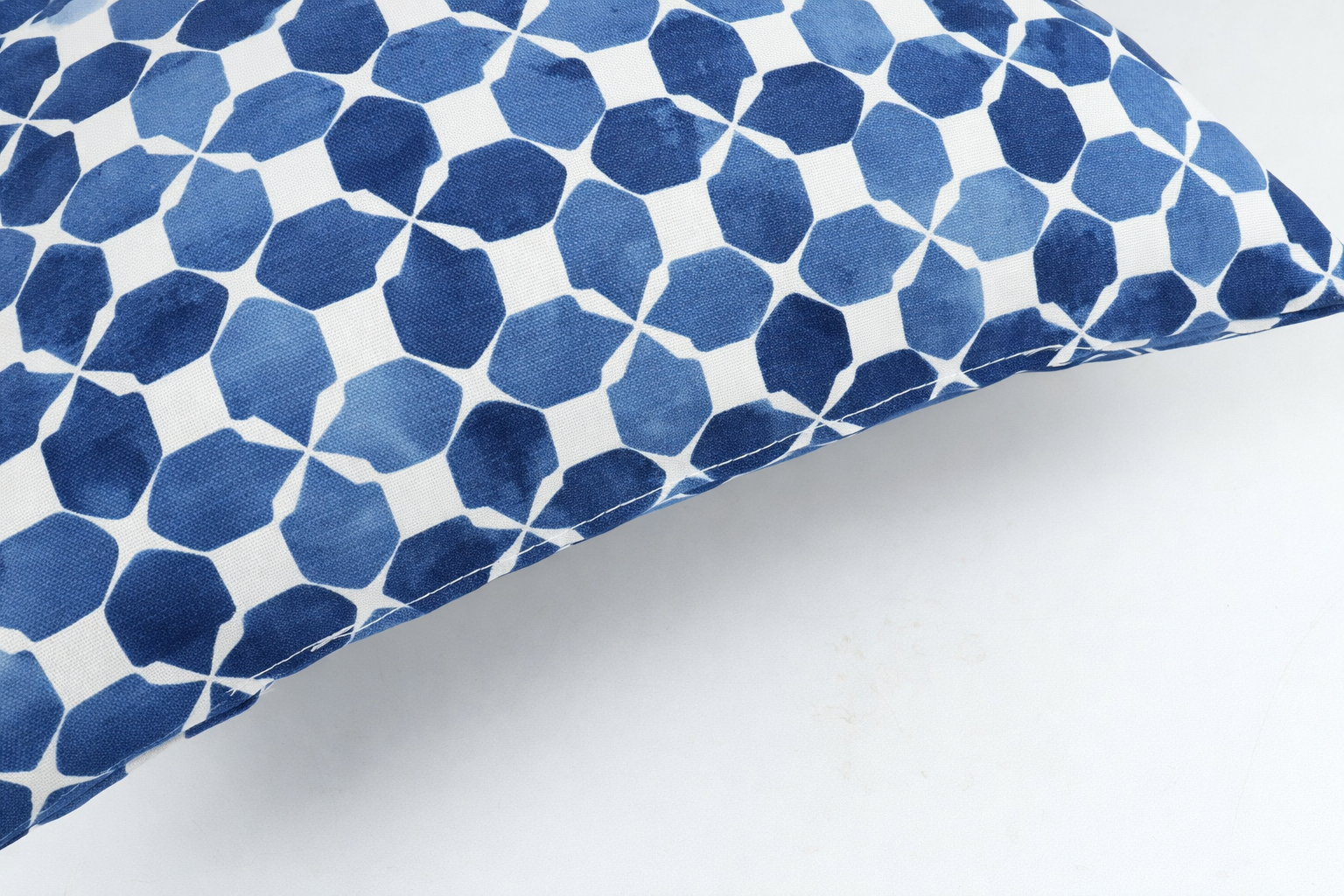2 Pack Outdoor Throw Pillows - Waterproof & Fade-Resistant Patio Cushions with Geometric Blue Pattern