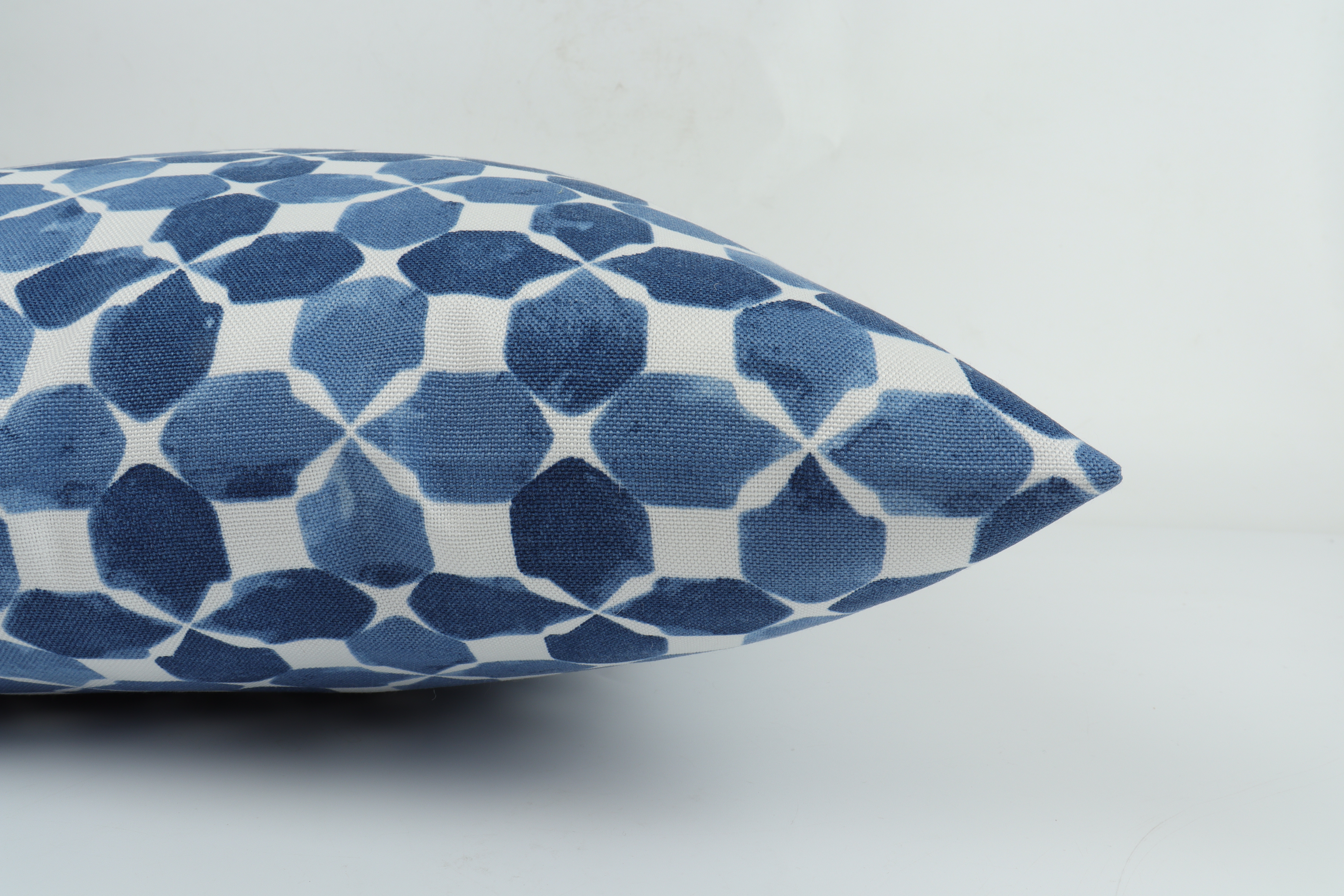 2 Pack Outdoor Throw Pillows - Waterproof & Fade-Resistant Patio Cushions with Geometric Blue Pattern