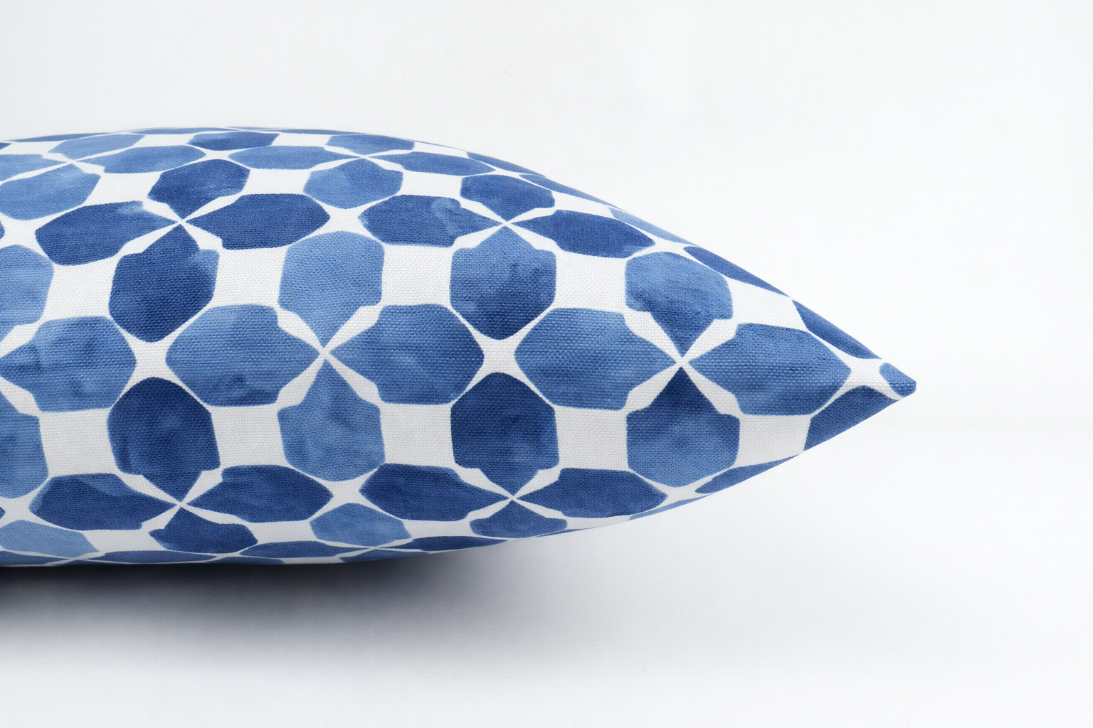2 Pack Outdoor Throw Pillows - Waterproof & Fade-Resistant Patio Cushions with Geometric Blue Pattern