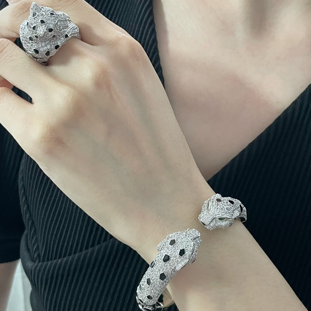 Cartier Two Headed Spotted Leopard Bracelet in Asian Gold bracelet