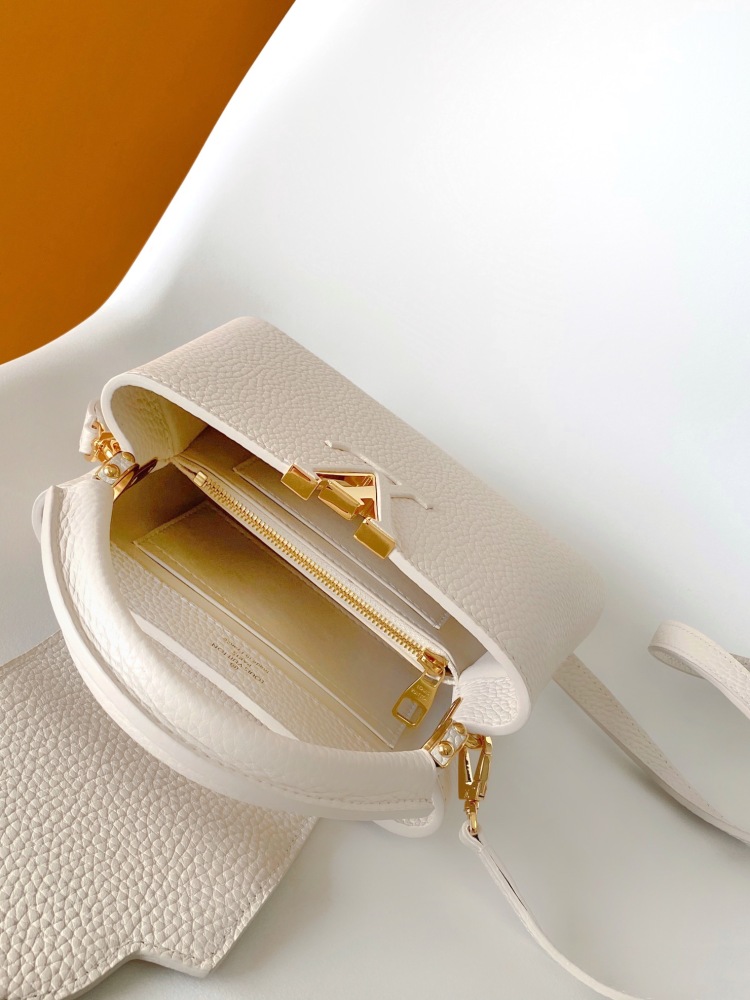 Capucines BB bag