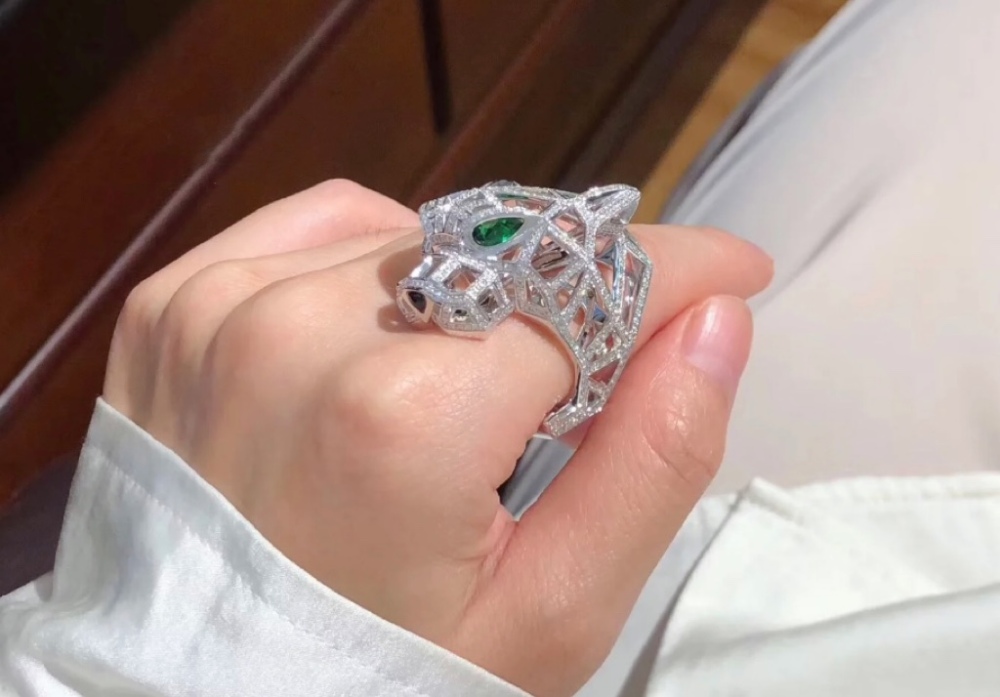Cartier Super dominant leopard ring!