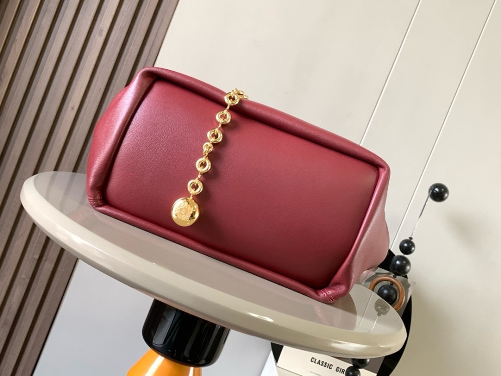 Medium Napa Sheep Leather Squeeze Handbag
