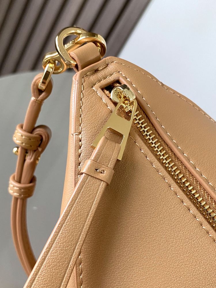 New Puzzle Fold bag reinterpreted as a practical and versatile clutch bag.