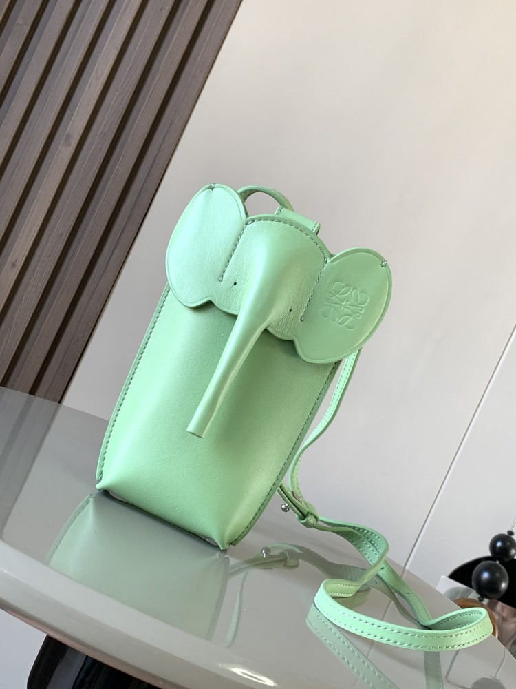 Classic Cowhide Small Elephant Pouch Small Elephant Shaped Pouch with a Sense of Design