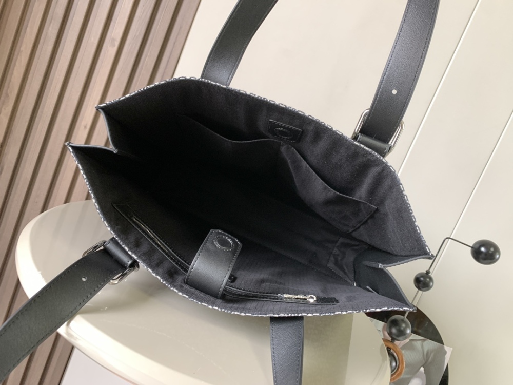 LOEWE Old Flower Tote-Buckle tote Handbag