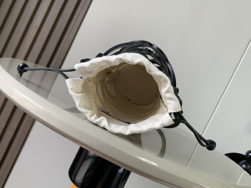 This multifunctional pouch