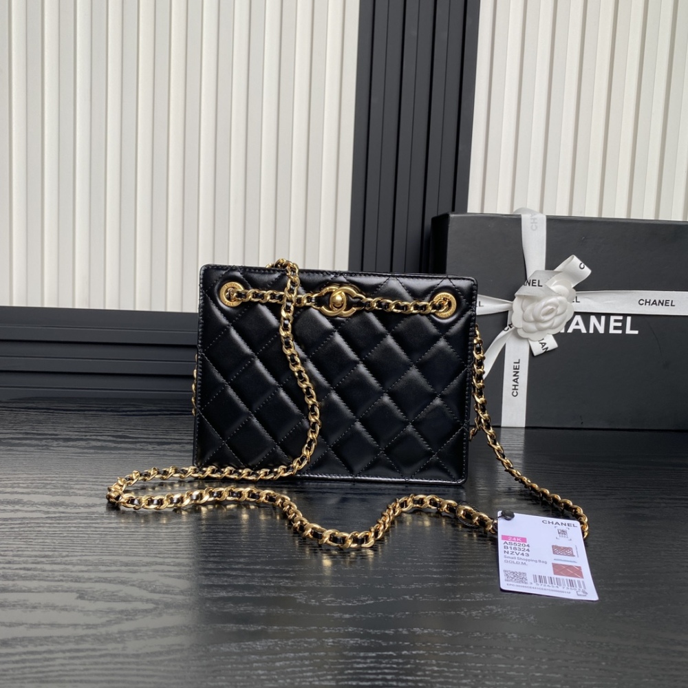 The innovative design of this handbag