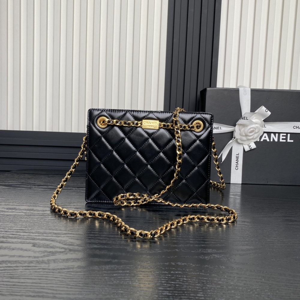 The innovative design of this handbag