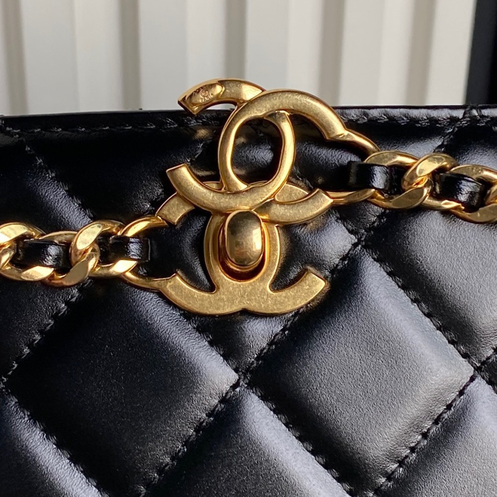 The innovative design of this handbag