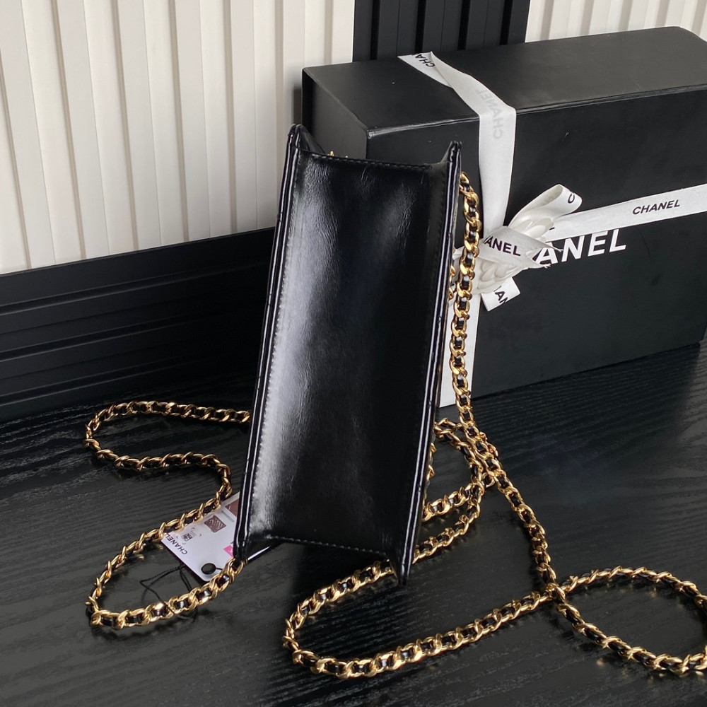 The innovative design of this handbag