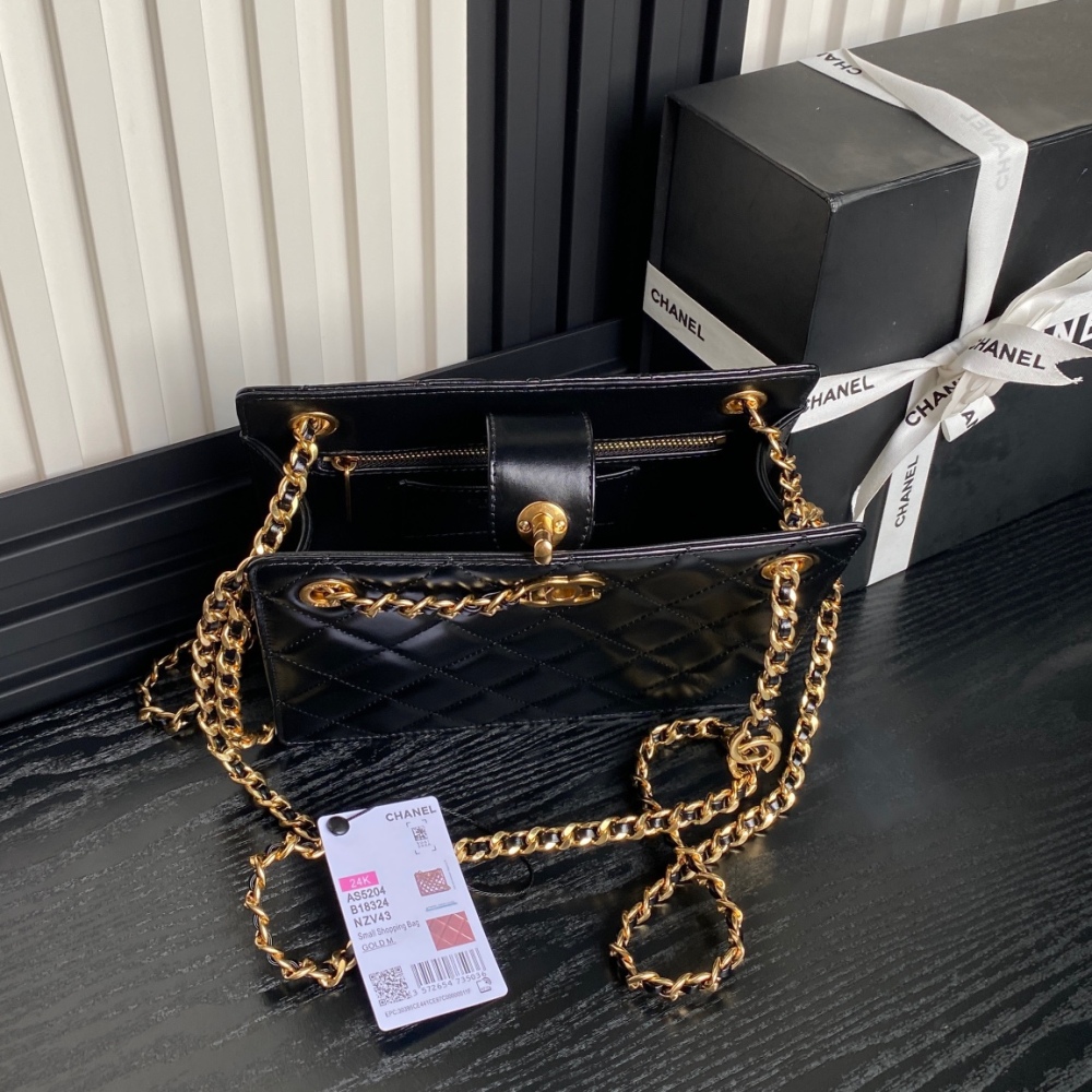 The innovative design of this handbag