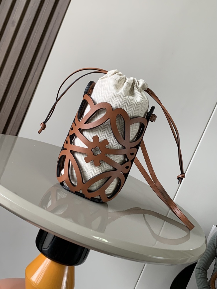 This multifunctional pouch