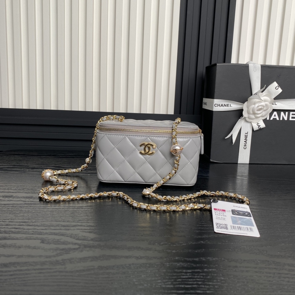 24k Rhinestone Handle Cosmetic Bag AP4317