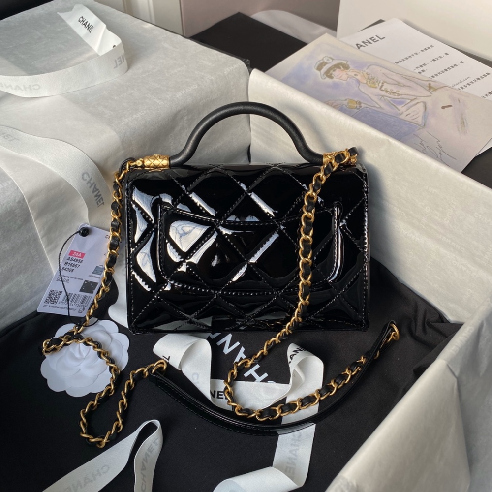 The AS4956 bag from the 24A Haute Couture collection is designed