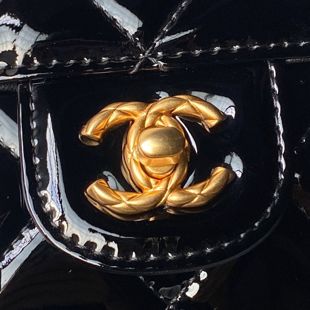 The AS4956 bag from the 24A Haute Couture collection is designed
