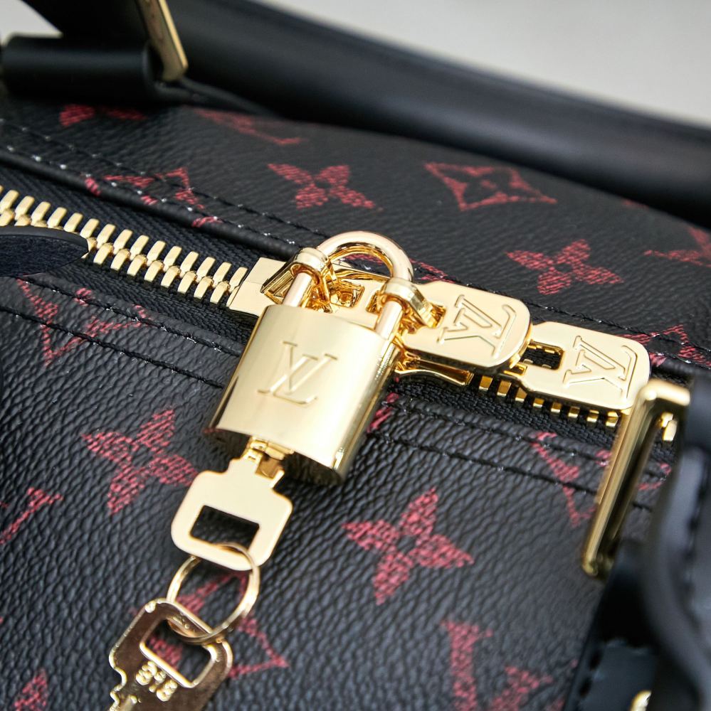 Exclusive Actual M12441 Variable Size Chip This Keepall tote bag 45