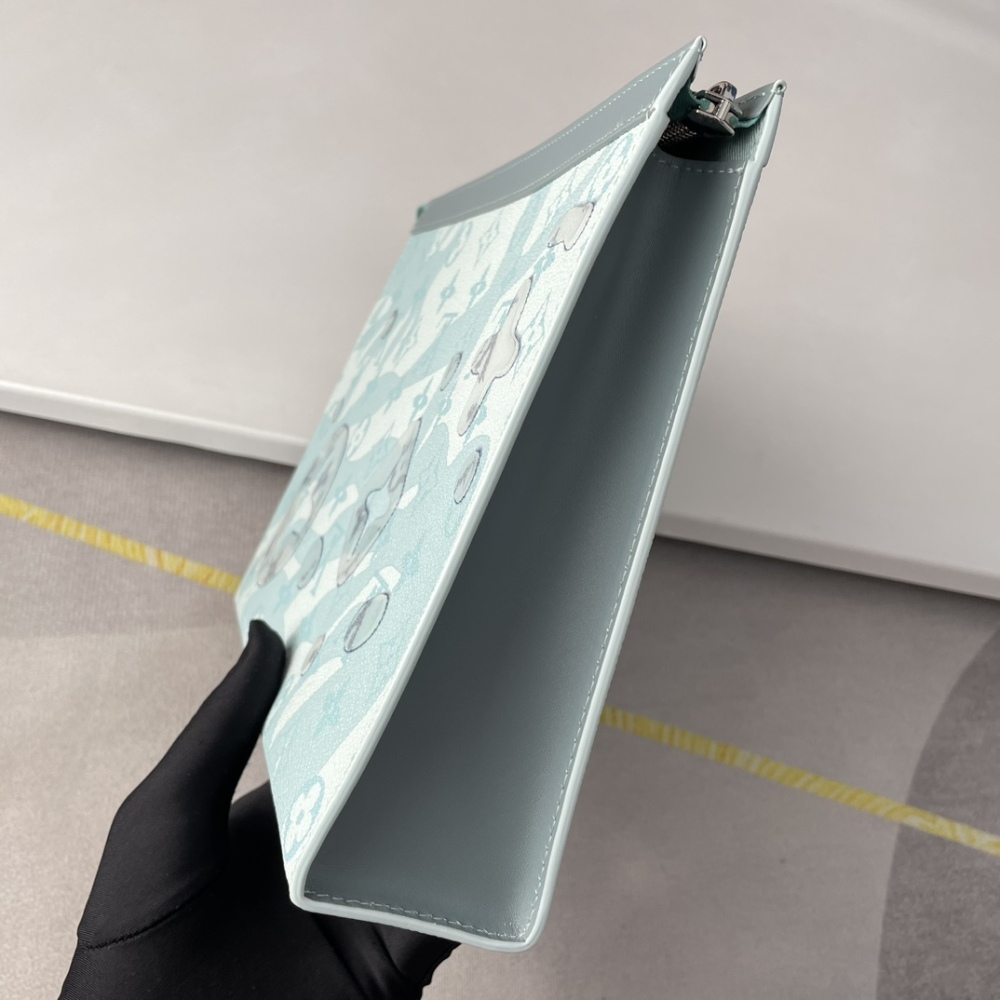 Medium Clutch Bag