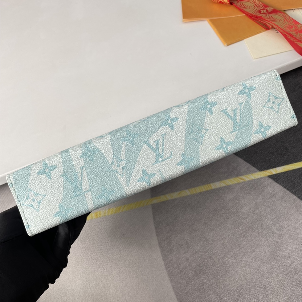 Medium Clutch Bag