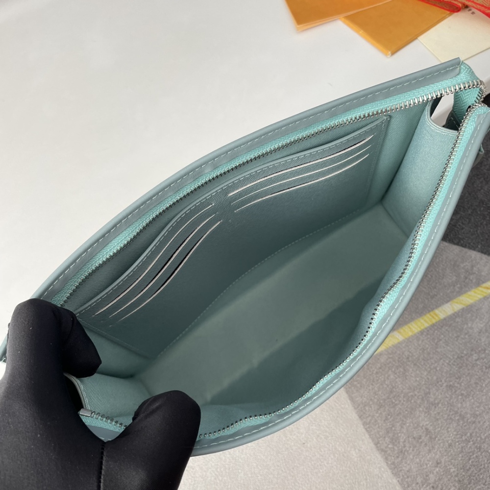 Medium Clutch Bag