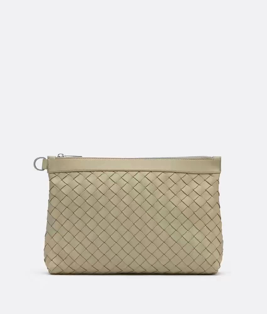 BottegaVeneta's Ploughman's Clutch Turns Into a Stylish Mouth Texture in Seconds!