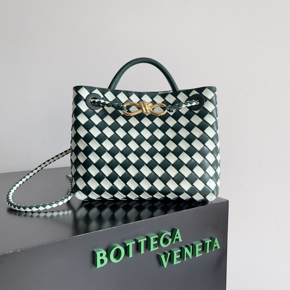 Andiamo woven handbag is really hot all over the world!