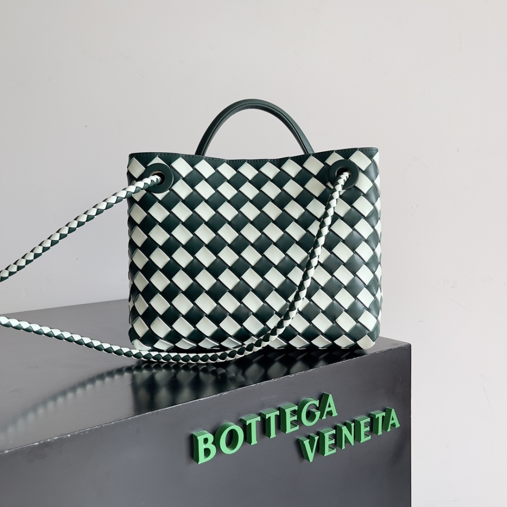 Andiamo woven handbag is really hot all over the world!