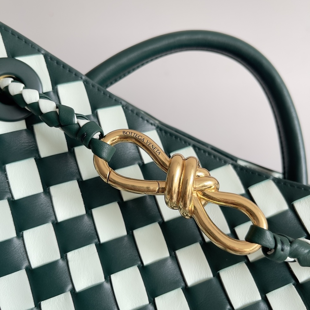 Andiamo woven handbag is really hot all over the world!
