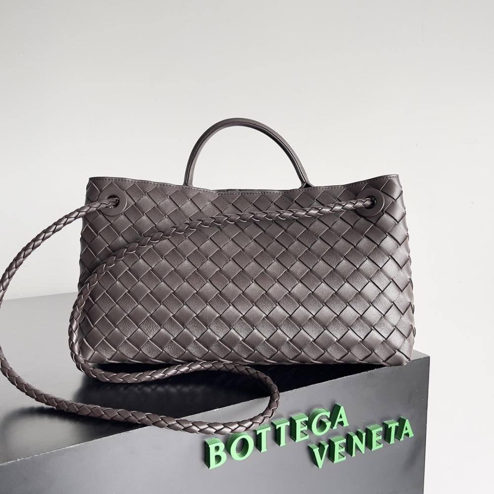 Andiamo woven handbag is really hot all over the world!