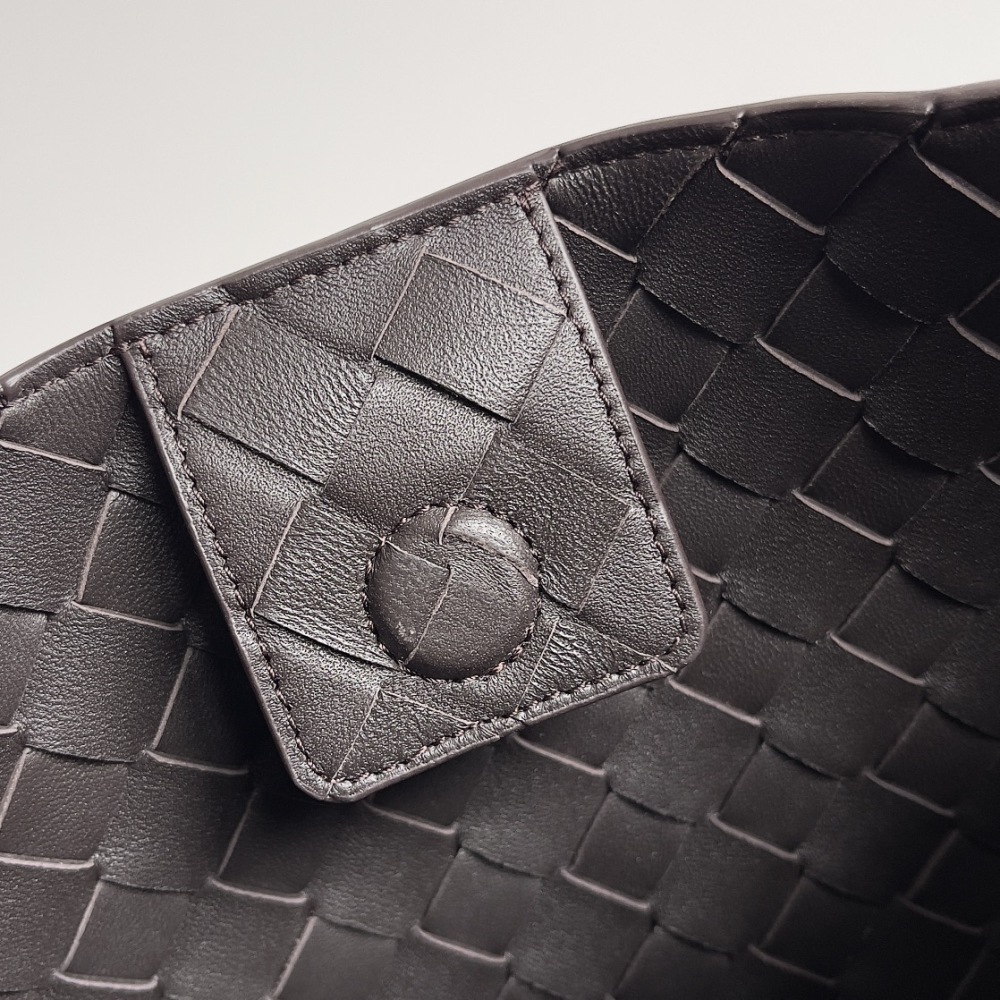 Andiamo woven handbag is really hot all over the world!