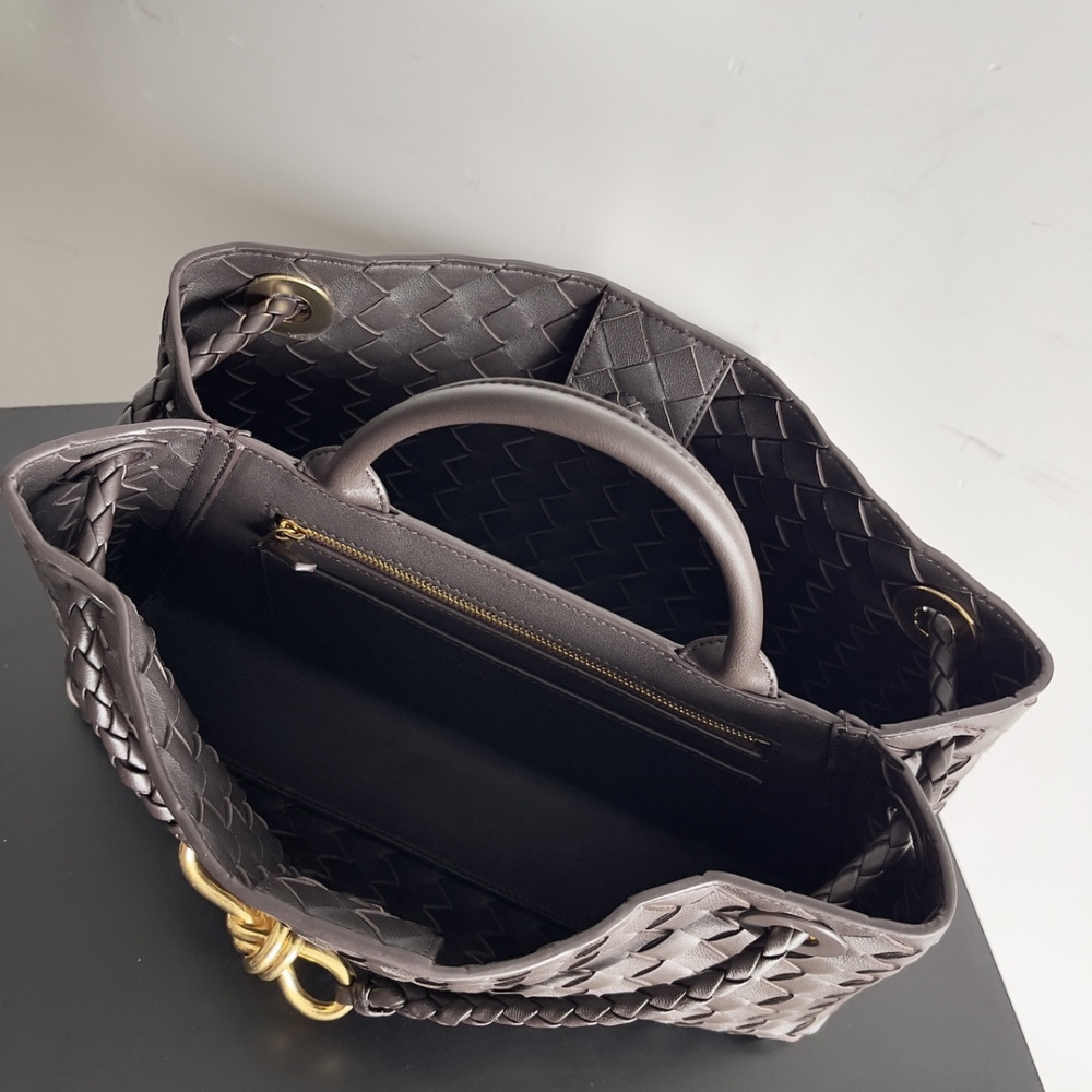 Andiamo woven handbag is really hot all over the world!