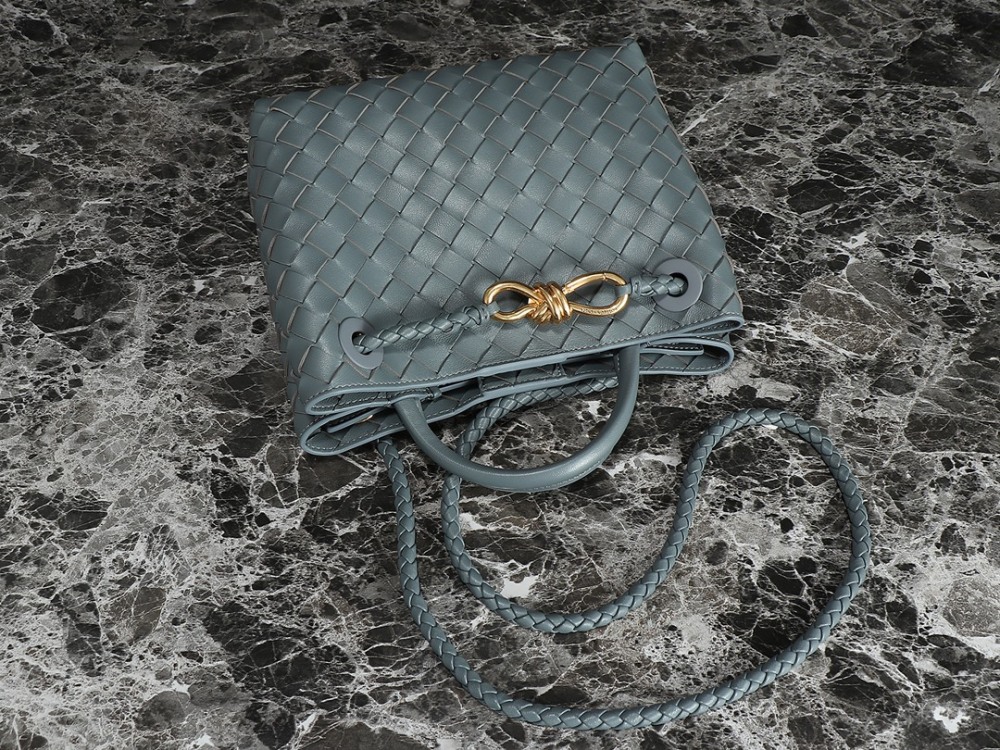 The lightweight body  bag