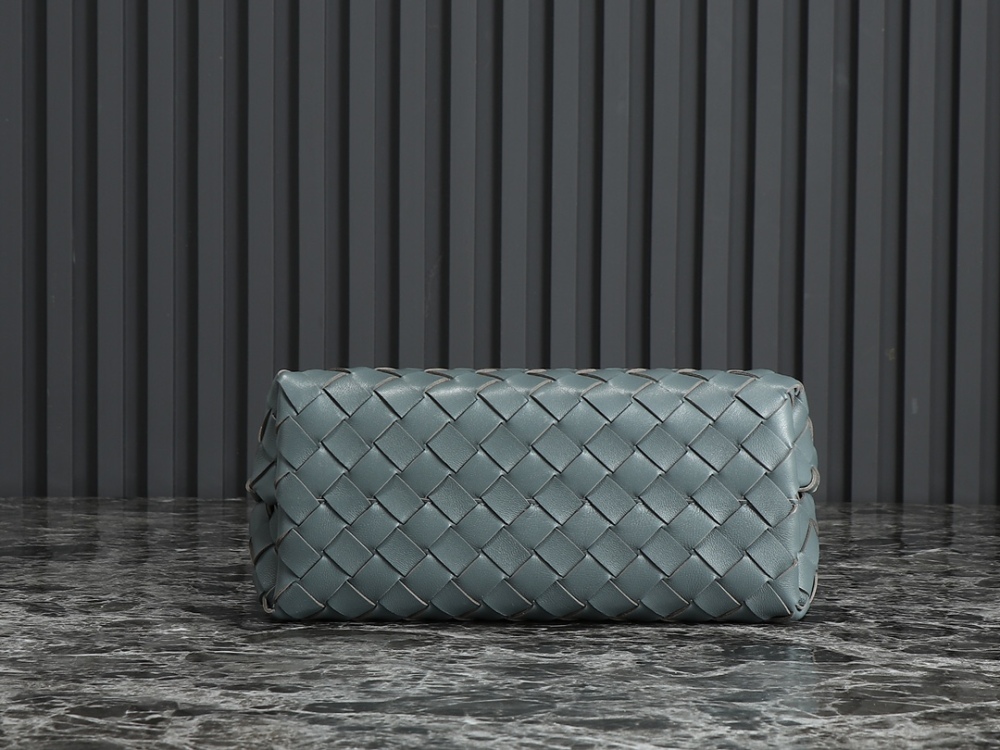 The lightweight body  bag