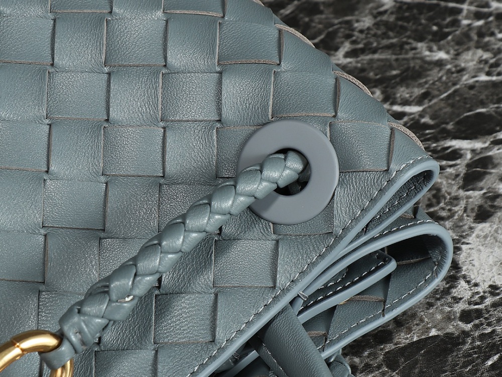 The lightweight body  bag