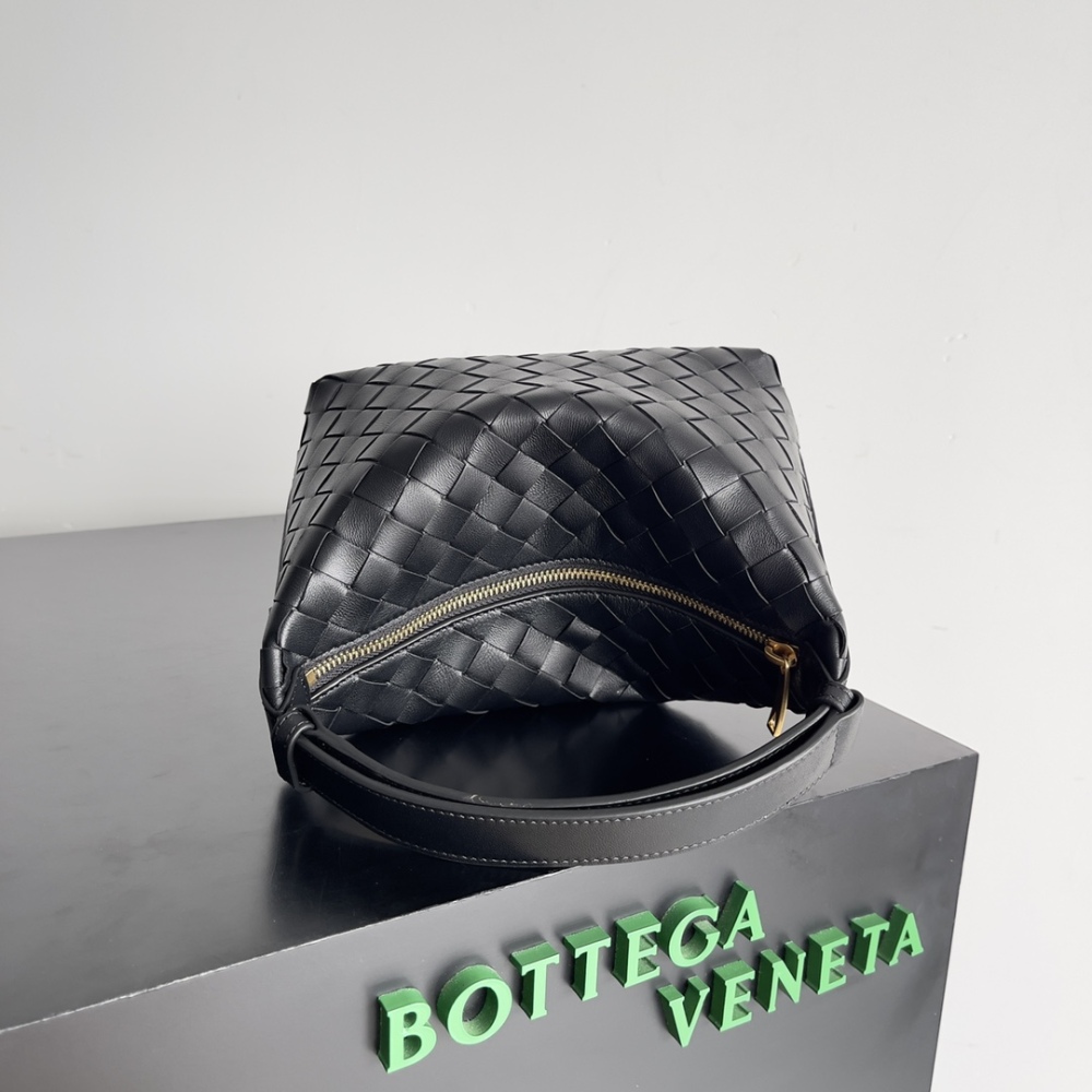 The lightweight body  bag