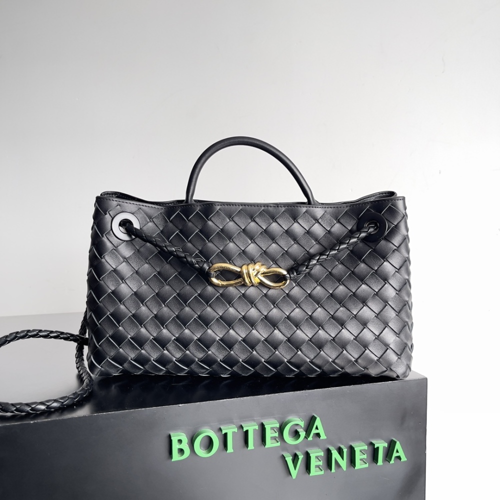 Andiamo woven handbag is really hot all over the world!