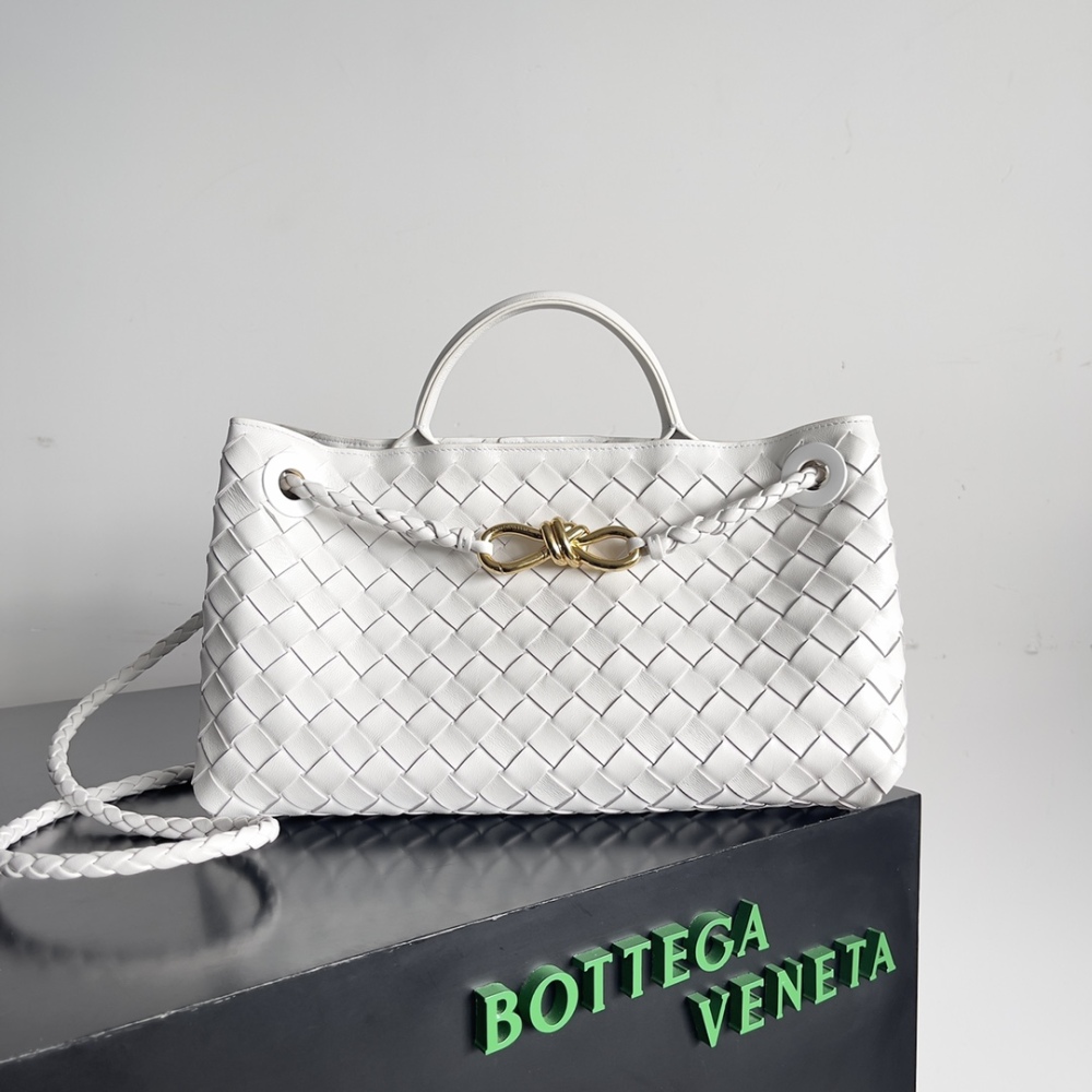 Andiamo woven handbag is really hot all over the world!