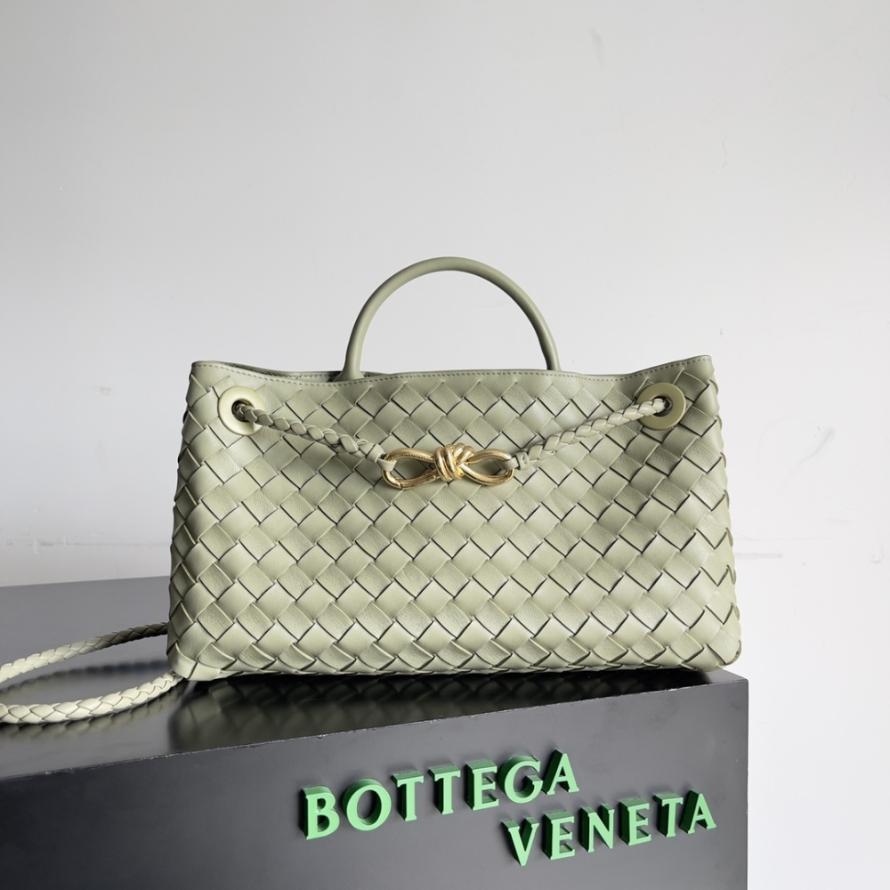 Andiamo woven handbag is really hot all over the world!